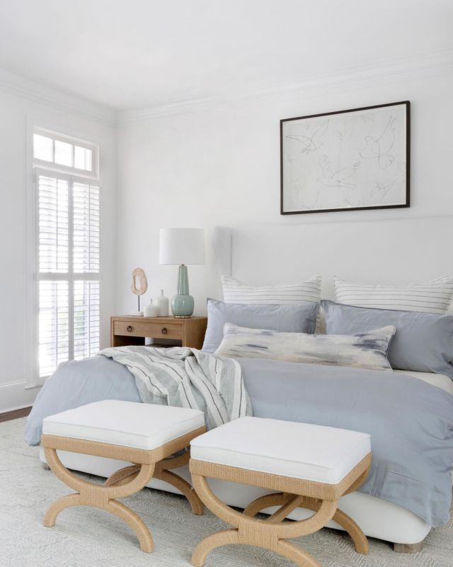 Off to an exciting installation for a client’s upper level today! Eager to add those final touches to their bedrooms. Drawing inspiration from our #summercrest project - this serene bedroom exudes relaxing vibes, setting the tone for our day ahead. Stay tuned for updates! ✨ #interiordesign #installationday 

📸: @catmaxphoto
🧱🛠: @canadabuildersinc
Architectural Interior Design: @ek.interiors

#summercrest #cristiholcombeinteriors #johnscreekinteriordesigner #luxuryinterior #custominterior #primarybedroom #installday