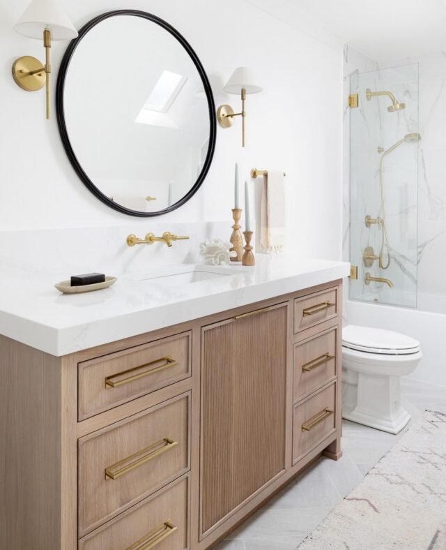 ✨ Bathroom Showcase ✨⁠
A serene space designed for relaxation — where soft neutrals, clean lines, and thoughtful details come together to create a personal retreat. Every element was chosen to evoke calm and comfort, turning everyday routines into indulgent rituals.⁠
⁠
#CristiHolcombeInteriors⁠
⁠
 ⁠📸: @catmaxphoto ⁠
🔨🧱: @crownlinehomes⁠
⁠