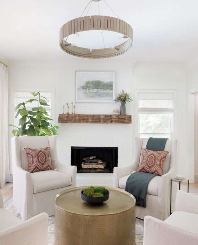 Feeling a little lucky with these pops of green. 🍀⁠
⁠
This sitting room is proof that a hint of color can brighten an entire space while still keeping things classic and calm.⁠
⁠
#CristiHolcombeInteriors⁠
⁠
📸: @catmaxphoto ⁠