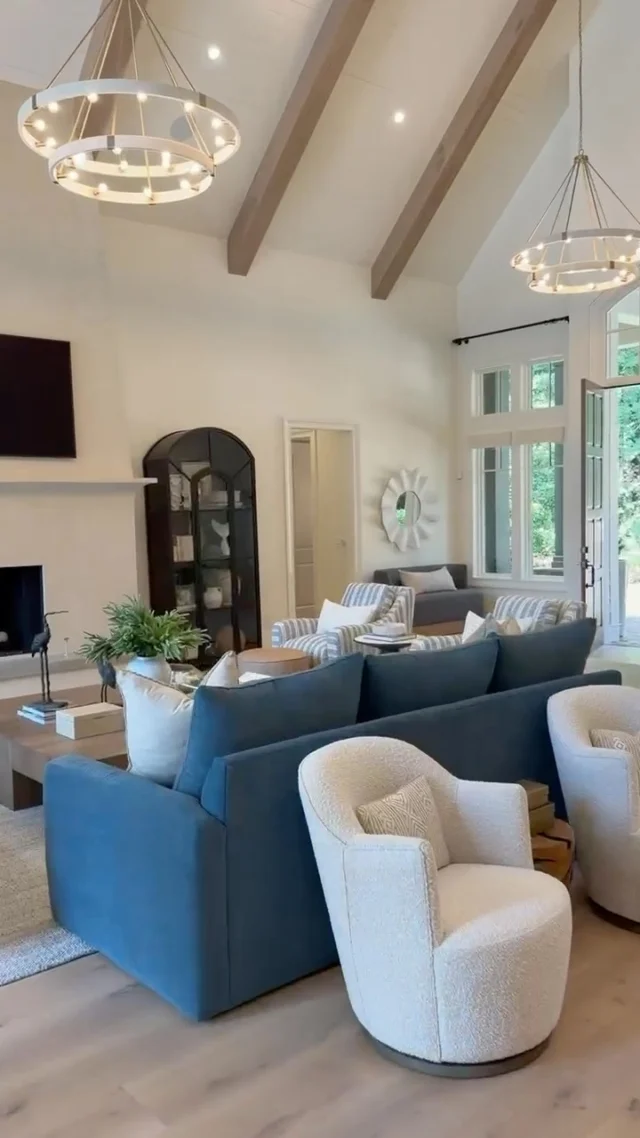 Welcome to Oconee Lake House. ✨

Take a tour of our latest project. A relaxed, lakeside retreat designed for making memories with family and friends.